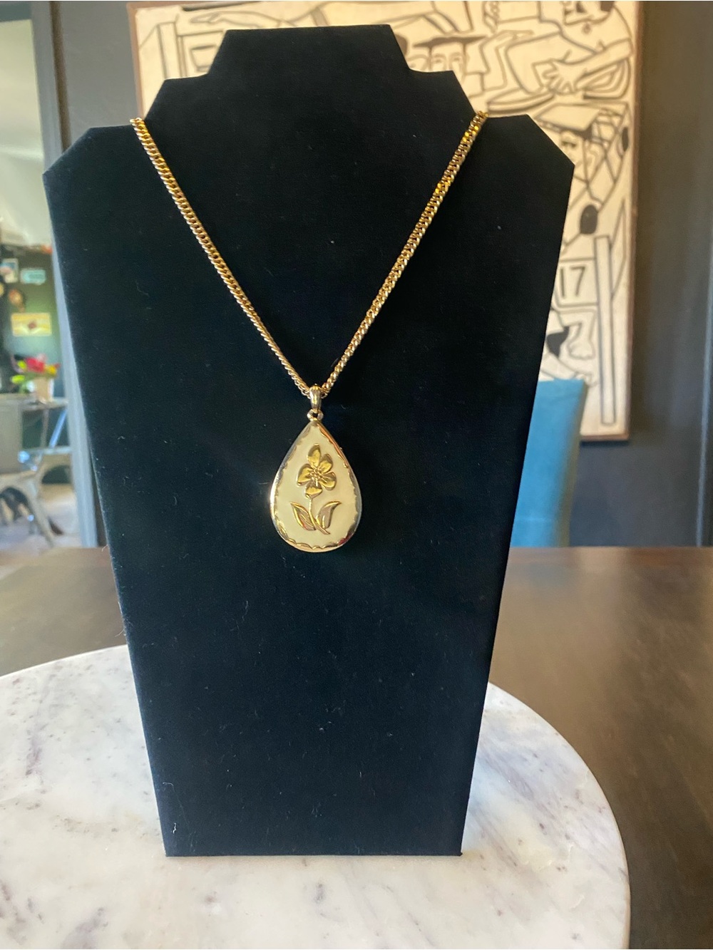 Vintage Gold Teardrop Floral Pendant Necklace - Women's Jewelry